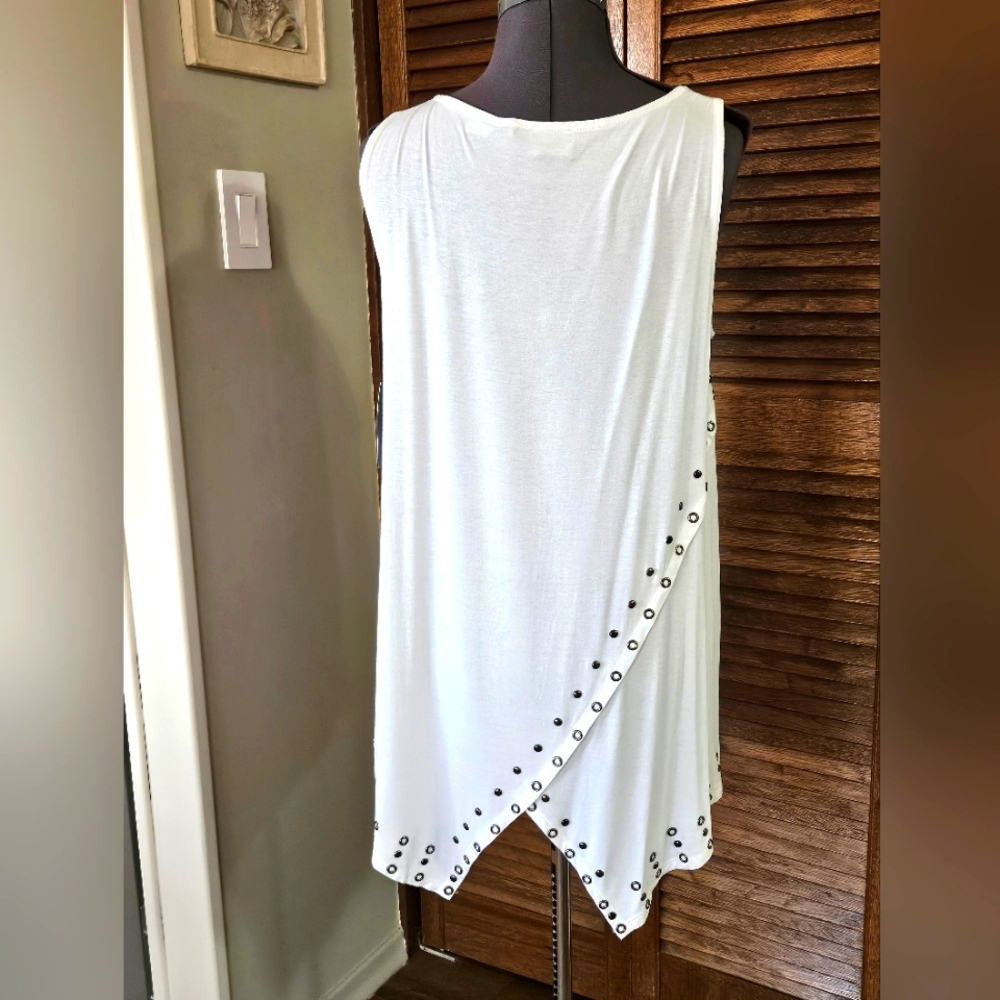 NWT, fun, sleeveless top.